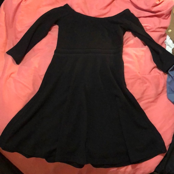 Short black structured dress - Picture 3 of 4